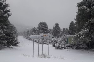Diputación trabaja para despejar una veintena de carreteras en la provincia.
