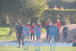 Los jugadores saliendo al Anexo pasadas las 10.30 horas.