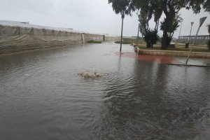 Zona de la calle Sierra de las Estancias inundada tras la lluvia
