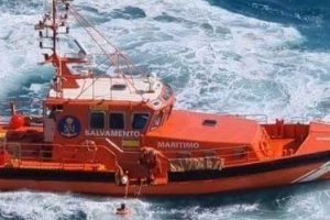 Imagen del un barco de Salvamento Marítimo en Almería.