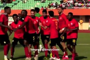 Celebración del golazo de Bruno Langa con la Selección de Mozambique.