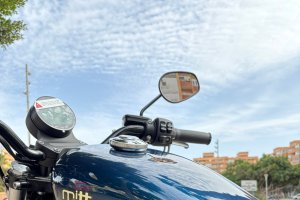 Esta moto podrá ser tuya por solo 8.795 €, precio que incluye matriculación, primer año de seguro, casco, candado y cinco años de garantía