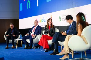 Rosario Soto interviniendo en la mesa redonda 'Puertos y Ciudades: Tejiendo la Red de Progreso Sostenible'.