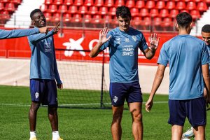 Radovanovic volvió a ejercitarse con el grupo y estará disponible para el partido del sábado en Cartagena.