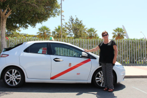 Antonia Camacho, la primera mujer taxista de Almería.