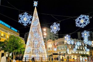 Imagen de archivo del alumbrado navideño de 2019 en el centro de Almería.