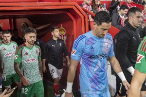 Diego Mariño fue determinante en la victoria del Granada en El Molinón.