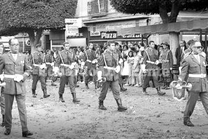 Uno de los días grandes del Paseo era la tarde de la procesión del Corpus, cuando el pavimento se cubría de hierbas y flores.