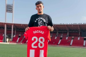 Rachad amplía su contrato con el Almería hasta 2028.