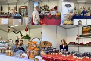 Algunos de los puestos presentes en la feria 'Sabores Almería', en la Plaza de las Velas.