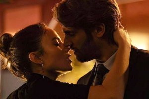 Fotograma de Pídeme lo que Quieras, adaptación de la novela homónima de Megan Maxwell.