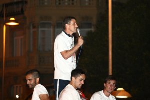 Javi Gracia celebrando el ascenso de los goles de Charles.