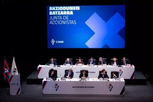 La asamblea del Eibar anunciando las cifras de la entidad.