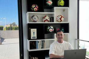El rincón donde pasa muchas horas al día analizando equipos y futbolistas.