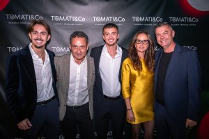 La familia Ruiz Salmerón con Enrique Tomás.