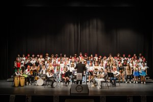 1500 escolares disfrutan del concierto didáctico solidario.