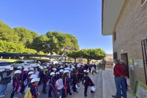 Alumnos del Colegio Jesuitinas Stella Maris durante la visita a la Presa de Cuevas de Almanzora. / Albaida Infraestructuras S.A.