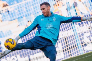 Fernando en el calentamiento del choque de la pasada jornada frente al Málaga.