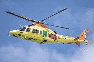 Los sanitarios lo han evacuado en helicóptero al hospital de Torrecárdenas.