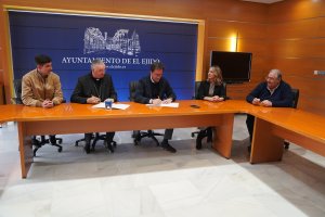 Firma del convenio con el Obispado en el Ayuntamiento de El Ejido.