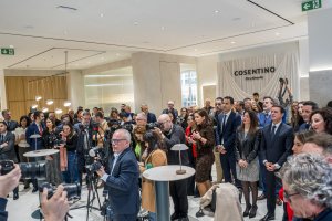 Autoridades y público en general en la inauguración del Cosentino City de Almería.