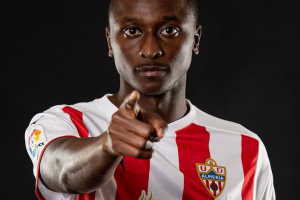 Umar Sadiq siempre en la diana del Almería.