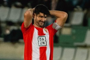 Gonzalo Melero en la primera parte del choque del miércoles en A Malata.