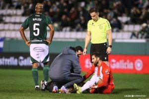 Leo Baptistao, lesionado en el minuto 14 ante el Racing de Ferrol.