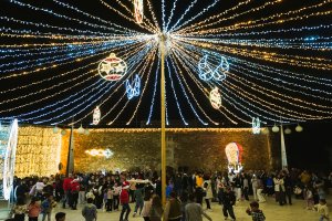 Iluminación navideña en la localidad de Carboneras.