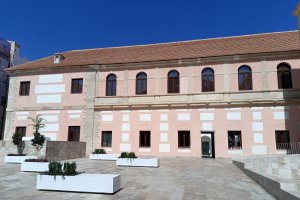Acceso al Museo del Realismo Español Contemporáneo (Murec) de Almería desde el Paseo de San Luis.