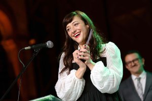 La almeriense Pilar Onares, tras recoger en Sevilla el Premio Asecan a la mejor música original por Summers, El Rebelde. Foto: Manu Suá / Asecan.