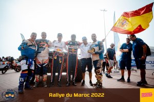 El huercalense, Ginés Belzunces, junto a sus compañeros del Club Aventura Touareg.