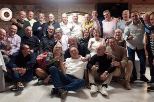 Grupo de alumnos del colegio Francisco de Goya celebrando su reencuentro medio siglo después.