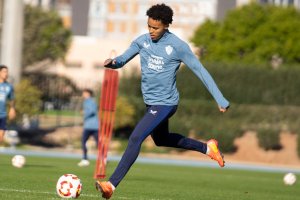 Lázaro ha vuelto con ritmo de competición desde Brasil y quiere debutar en la Copa.