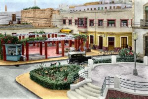 Imagen de la Puerta del Mar de Adra, perteneciente a la primeras postales realizadas tras la Guerra Civil. FOTO: Francisco Gutiérrez Latorre 