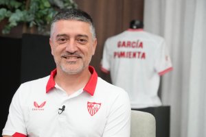 El entrenador García Pimienta llegó este verano al Sánchez Pizjuán tras su etapa en la UD Las Palmas.