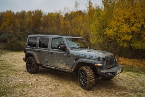 La nueva generación del Jeep Wrangler suma la electrificación a la versatilidad y prestaciones “offroad” que siempre han caracterizado a este