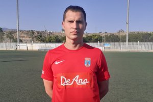 Beltrán puede compartir actualmente su trabajo de vigilante de seguridad con el fútbol.
