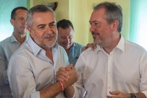 Juan Espadas, a la derecha, junto a Juan Antonio Lorenzo.