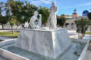 Así luce el Monumento al Pescador de Garrucha totalmente renovado.