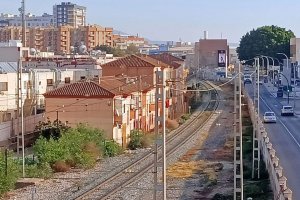 Vista general de las antiguas casas de los empleados de RENFE, situadas en la calle Ferrobús.