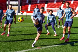 Lucas Robertone y Lázaro Vinicius son las grandes novedades en la convocatoria del Almería.