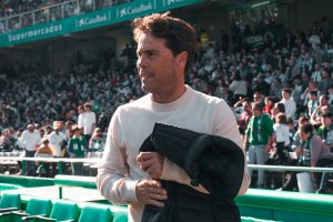 Rubi disfruta con el Almería, que se mantiene en lo más alto de Segunda División y supera la barrera de los 40 puntos.