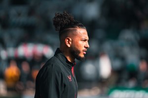 Luis Suárez volvió a marcar, esta vez desde el punto de penalti, pero vio la quinta amarilla.