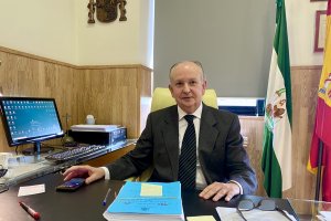 Luis Columna, presidente de la Audiencia Provincial, en su despacho en el Palacio de Justicia.