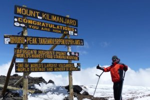 Pepe Salvador en la cima del Kilimanjaro.