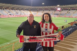 Estrada y Juan, de la Peña Milhojas, cruzaron España para ver jugar al Almería en el Reino de León.