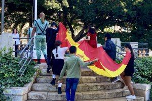 Acto del izado de la bandera de España, con motivo del día de la Constitución.