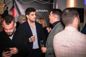 José Carmelo y Carlos Beltrán en el evento de presentción de Tomati&co que reunió a figuras relevantes del panorama empresarial.