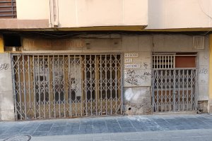 Poco queda de aquel templo del sabor despachando pollos en el centro de Almería.
